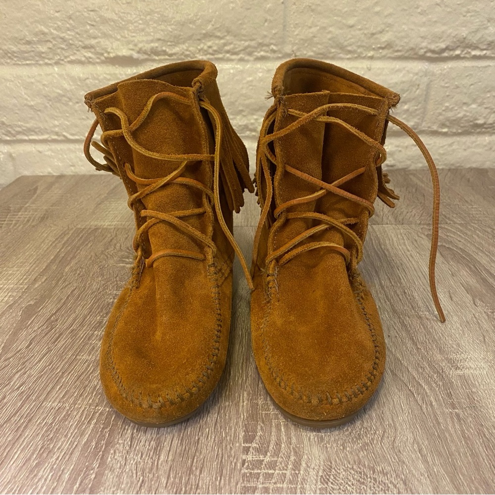 Minnetonka Lace-Up Ankle Moccasins with Fringe, Size 7